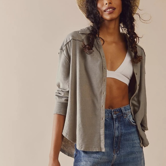 Free People Tops - Free People Sz M Oversized Sahrah Star Shirt Green Olive V Neck Linen Blend